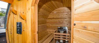 Shelter Cove Ocean View Retreat with Hot tub and Sauna