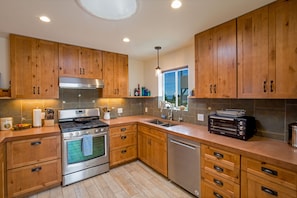 Fridge, oven, stovetop, dishwasher - Shelter Cove Ocean View Retreat with Hot tub and Sauna (whitethorn)