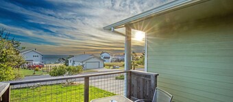 Shelter Cove Ocean View Retreat with Hot tub and Sauna