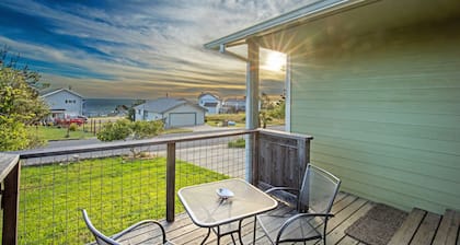 Shelter Cove Ocean View Retreat with Hot tub and Sauna
