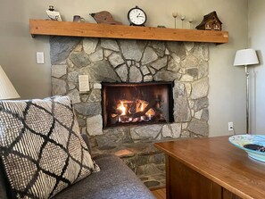 Interior - Romantic & Secluded!  Blowing Rock, Views, Hot tub - The Secret Shack (Lenoir)