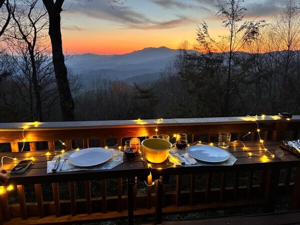 Outdoor dining - Romantic & Secluded!  Blowing Rock, Views, Hot tub - The Secret Shack (Lenoir)