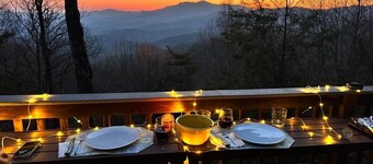 Romantic & Secluded!  Blowing Rock, Views, Hot tub - The Secret Shack