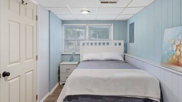 4 bedrooms, desk, iron/ironing board, free WiFi