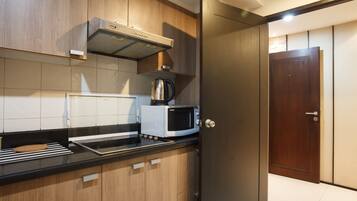 冷蔵庫、電子レンジ、コンロ、食器洗い機