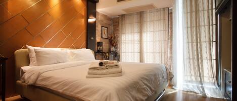 2 dormitoris, planxa i posts de planxar, Internet i roba de llit