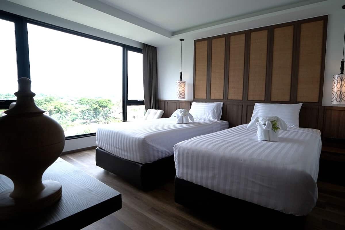 Basic Double or Twin Room | In-room safe, desk, blackout curtains, soundproofing