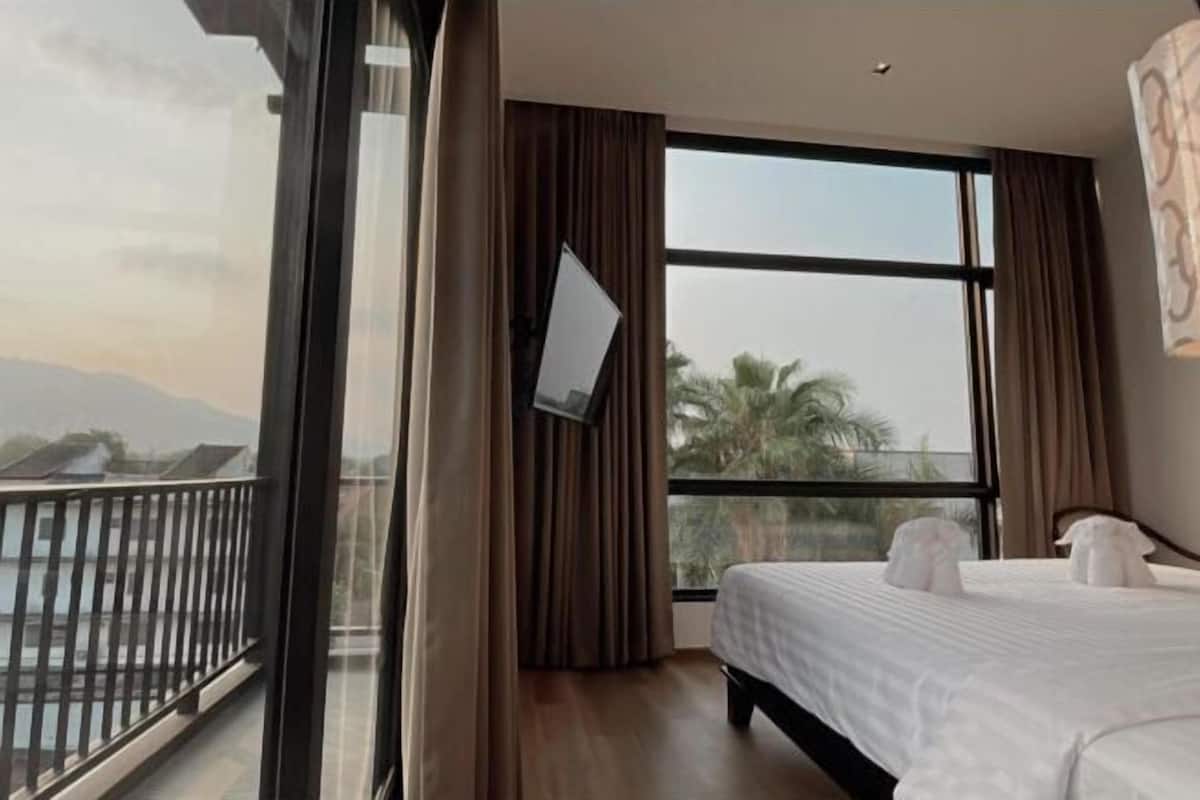 In-room safe, desk, blackout curtains, soundproofing