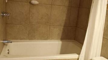 Deluxe Apartment | Bathroom