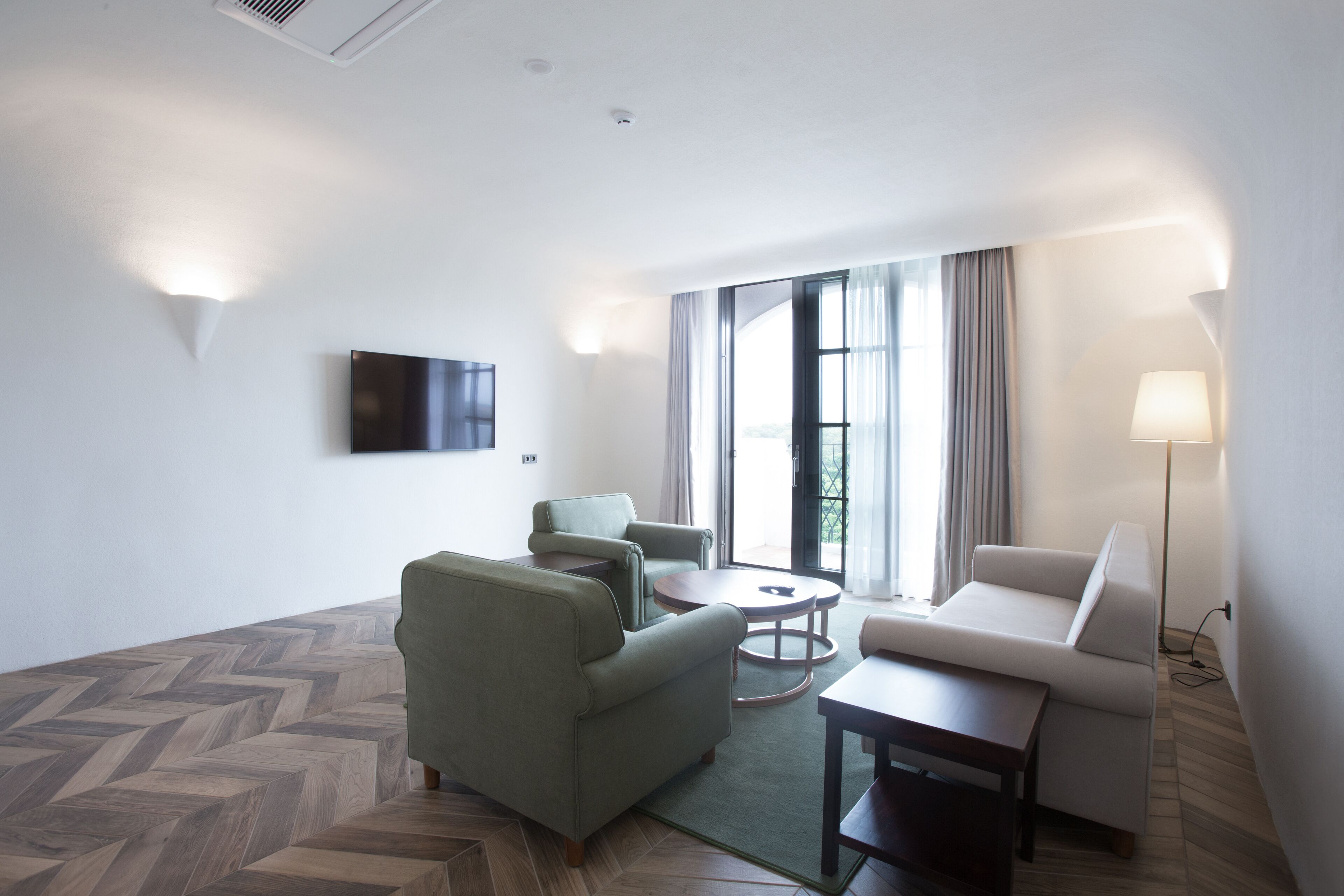 corner suite premier | living area | 55-inch tv with cable channels, netflix, pay films