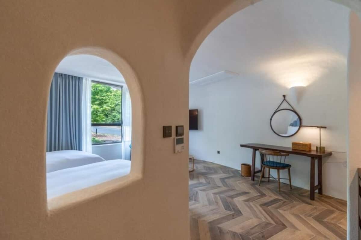 Premium bedding, down duvets, in-room safe, desk