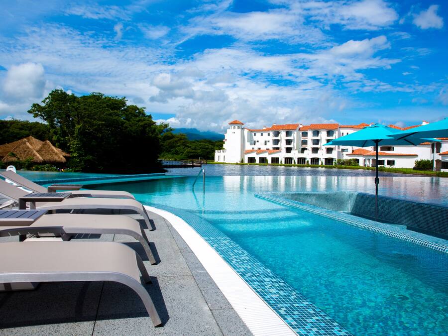 Indoor pool, 4 outdoor pools, sun loungers, lifeguards on site