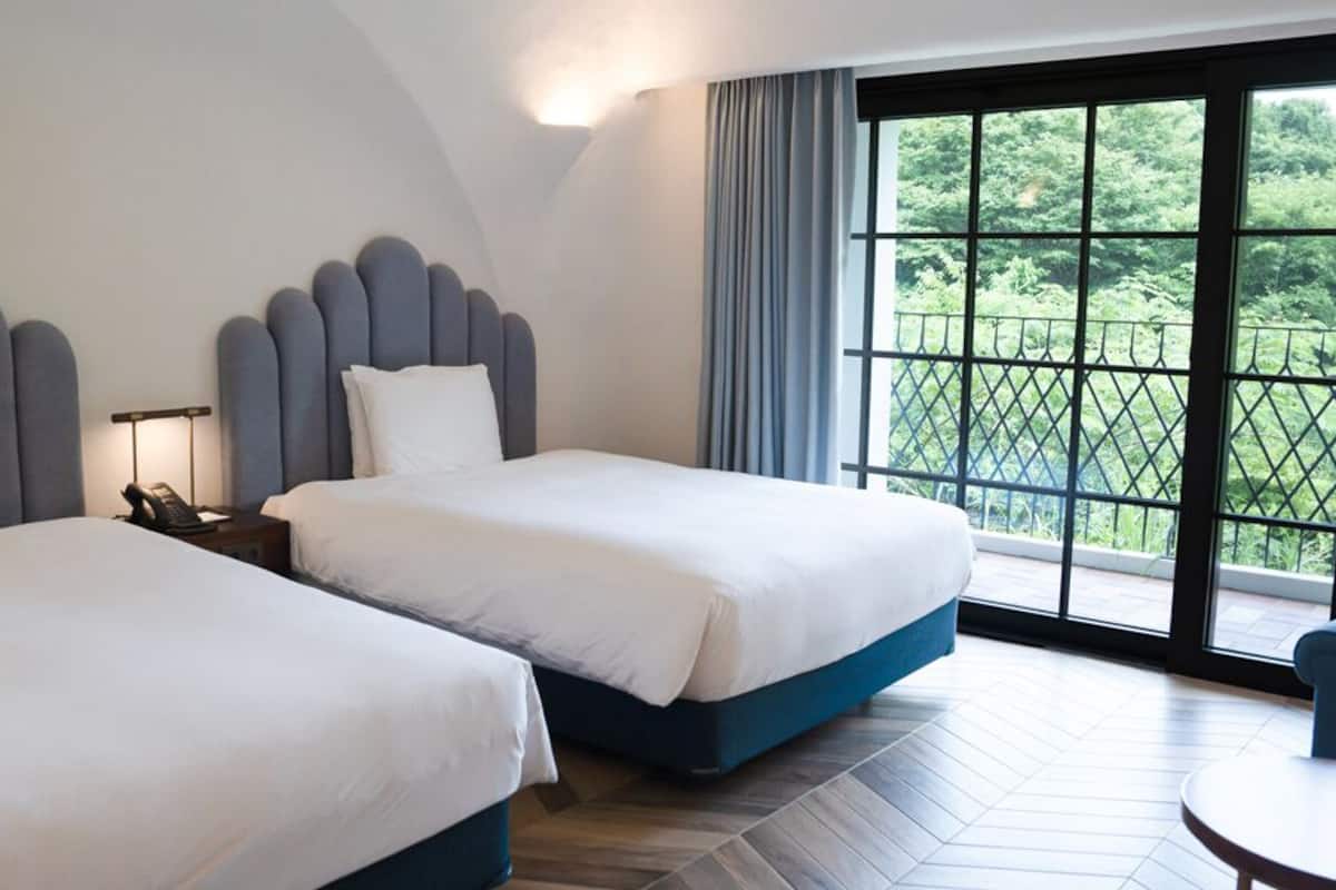 Deluxe Twin Garden | 1 bedroom, premium bedding, down comforters, in-room safe