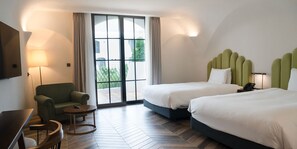 Deluxe Twin Castle | Roupas de cama premium, edredons de pluma, cofres nos quartos