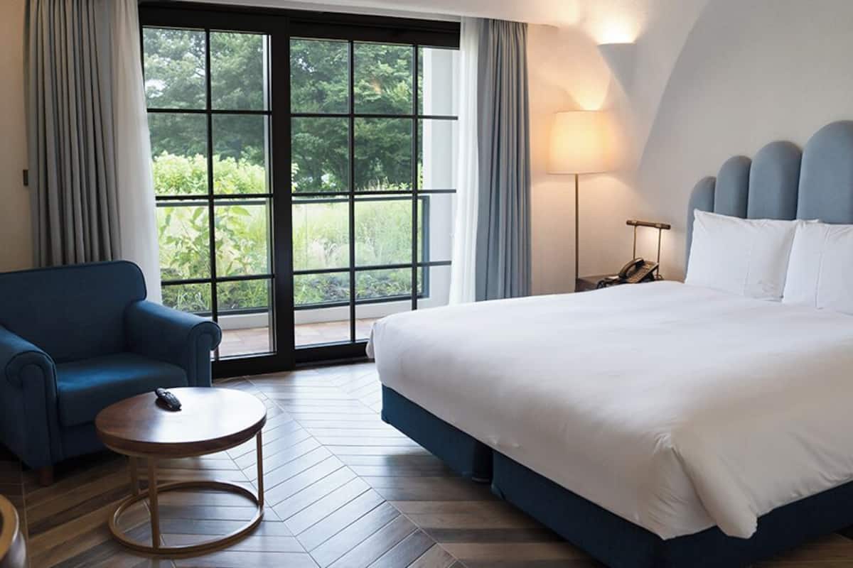 Superior King | 1 bedroom, premium bedding, down comforters, in-room safe