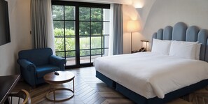 Superior King | 高档床上用品、羽绒被、客房内保险箱、办公桌