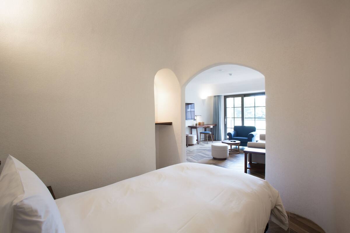 family suite king | 1 bedroom, premium bedding, down duvets, in-room safe