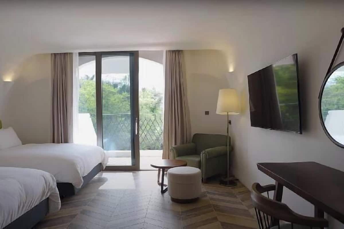 Premium bedding, down duvets, in-room safe, desk