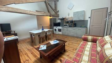 Smart-tv en een tafeltennistafel