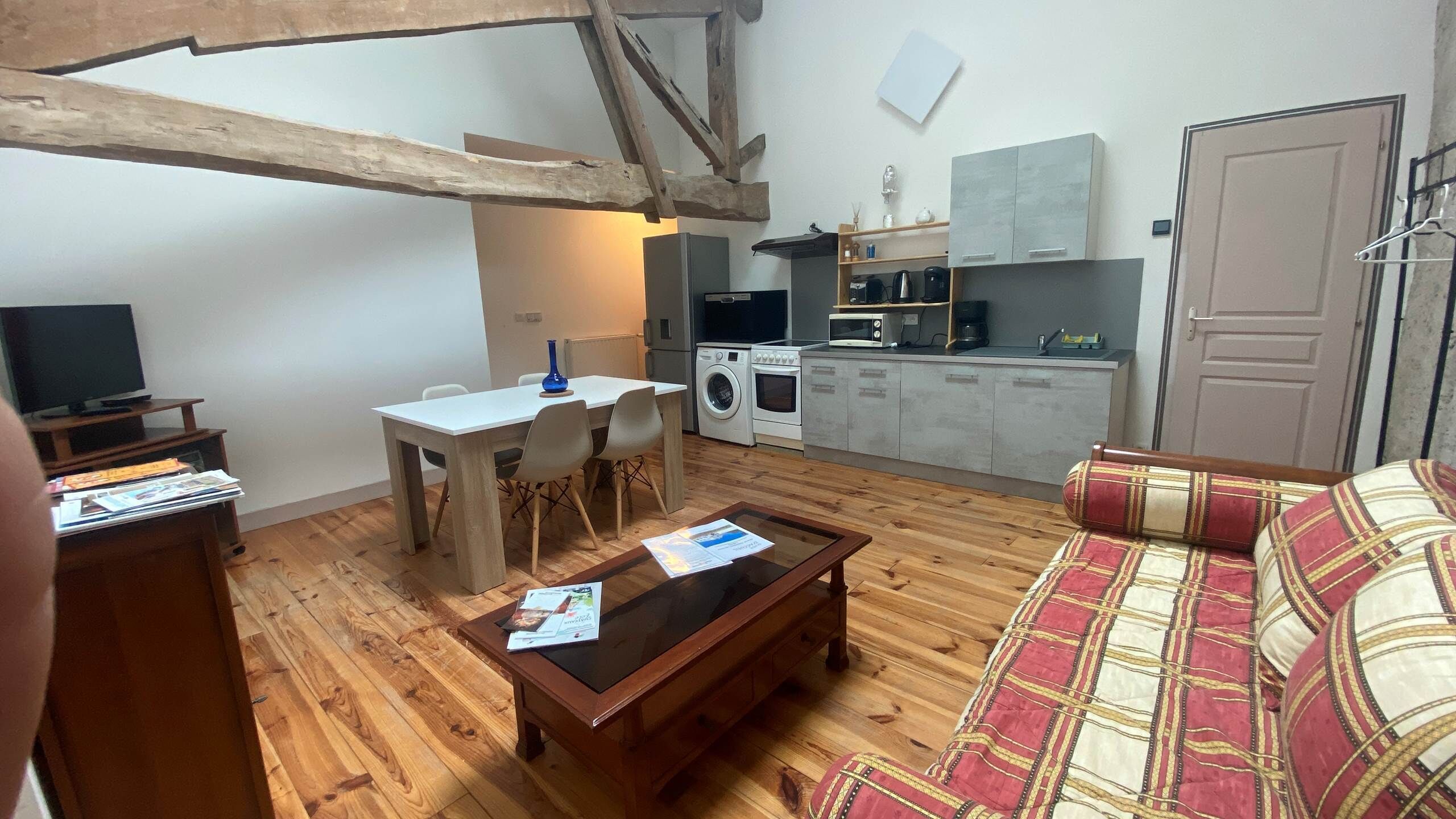 Téléviseur connecté, table de ping-pong