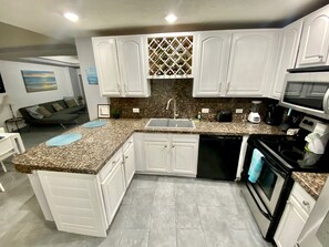 Fridge, microwave, oven, stovetop - LUXURY FULLY REMODEL 1 BEDROOM CONDO @ LAS PALMAS BEACHFRONT RESORT (Puerto Peñasco)
