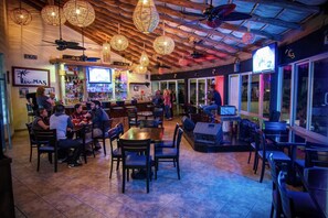 Bar (on property) - LUXURY FULLY REMODEL 1 BEDROOM CONDO @ LAS PALMAS BEACHFRONT RESORT (Puerto Peñasco)