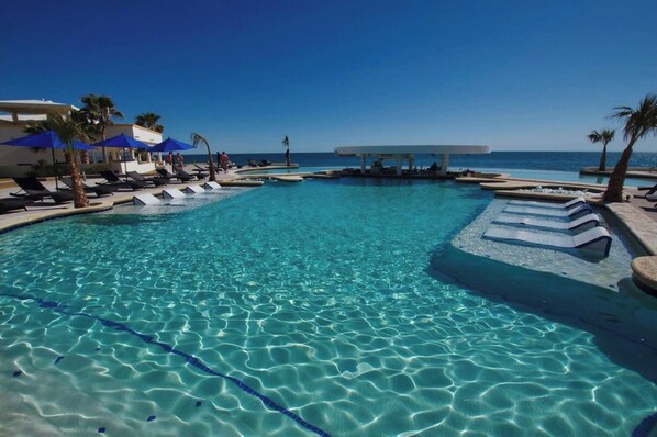 Outdoor pool, a heated pool - LUXURY FULLY REMODEL 1 BEDROOM CONDO @ LAS PALMAS BEACHFRONT RESORT (Puerto Peñasco)