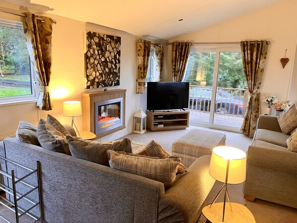 Smart-TV, Kamin, Stereoanlage