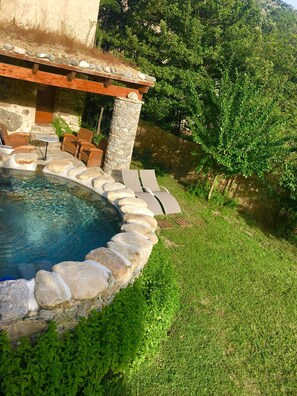 Outdoor pool - Former "U FRAGNU" wine press (Omessa)