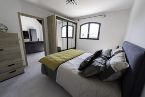 3 bedrooms, iron/ironing board, travel cot, free WiFi - Maison Réglisse du MAS LOU CAPY with swimming pool in PROVENCE (Salon-de-Provence)