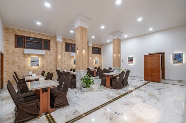 Restaurant - Hotel Apex Surat (Surat)