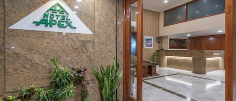 Pintu masuk properti