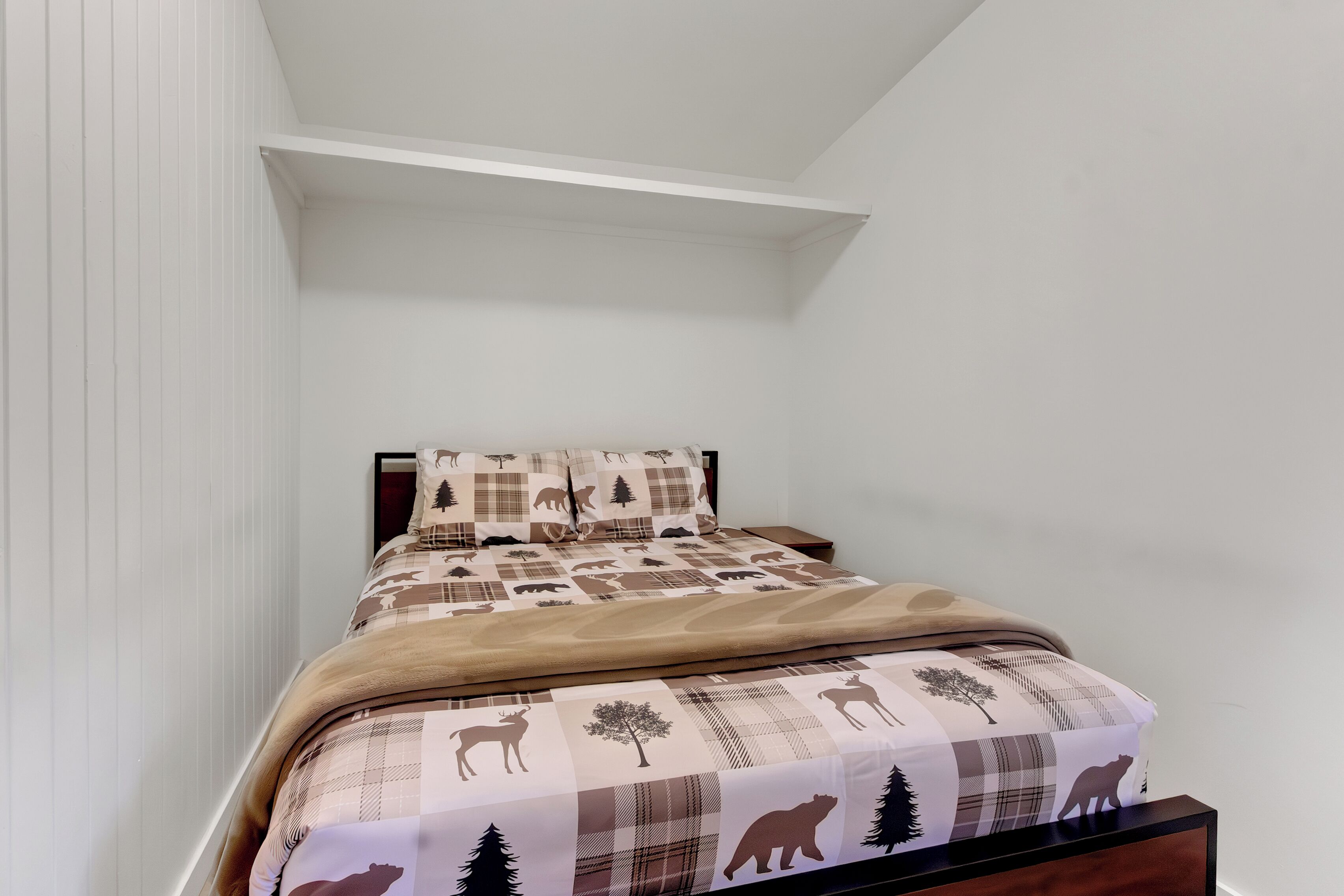2 bedrooms, WiFi (free), bed sheets