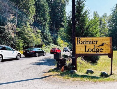 Green Hill at Rainier Lodge - 0.4 miles