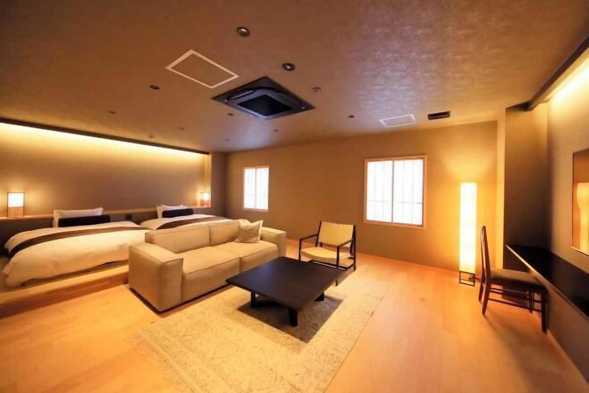1 bedroom, in-room safe, individually decorated, individually furnished