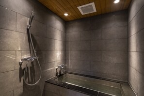 Amenidades de baño gratuitas, secadora de cabello, pantuflas, bidet 