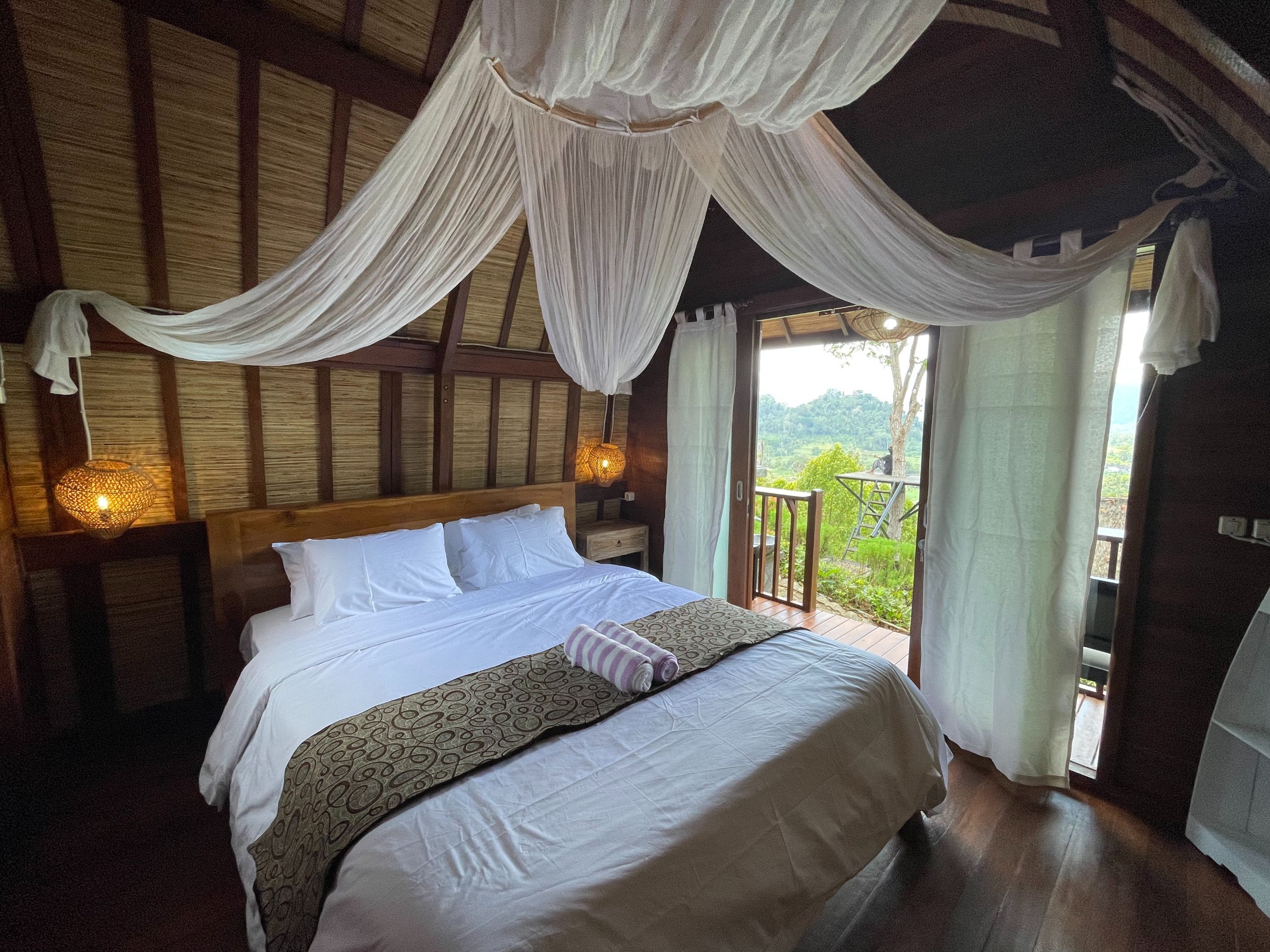 Standaard kamer | Een bureau, gratis wifi, beddengoed