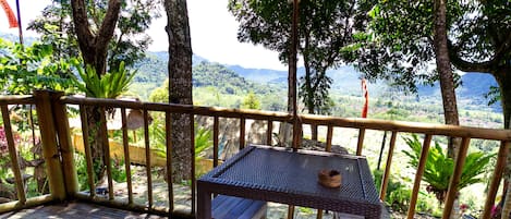 Cabane dans un arbre Standard | Bureau, literie fournie