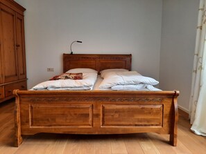 2 habitaciones, escritorio, wifi gratis y ropa de cama