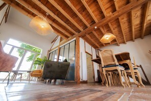 Interior - A peaceful, comfortable and modern getaway for private and professional customers (Launac)