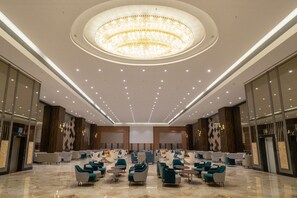 Lobby sitting area - Hotel Tip Top International (Paud)