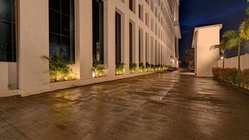 Fassade der Unterkunft – Abend/Nacht