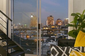 City Apartment | Living area - Harbour Terrace 40 - Loft Apartment (Cape Town)
