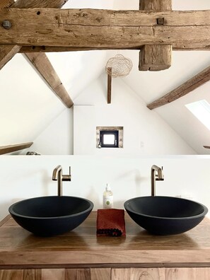 Comfort kamer | Badkamer met wastafel