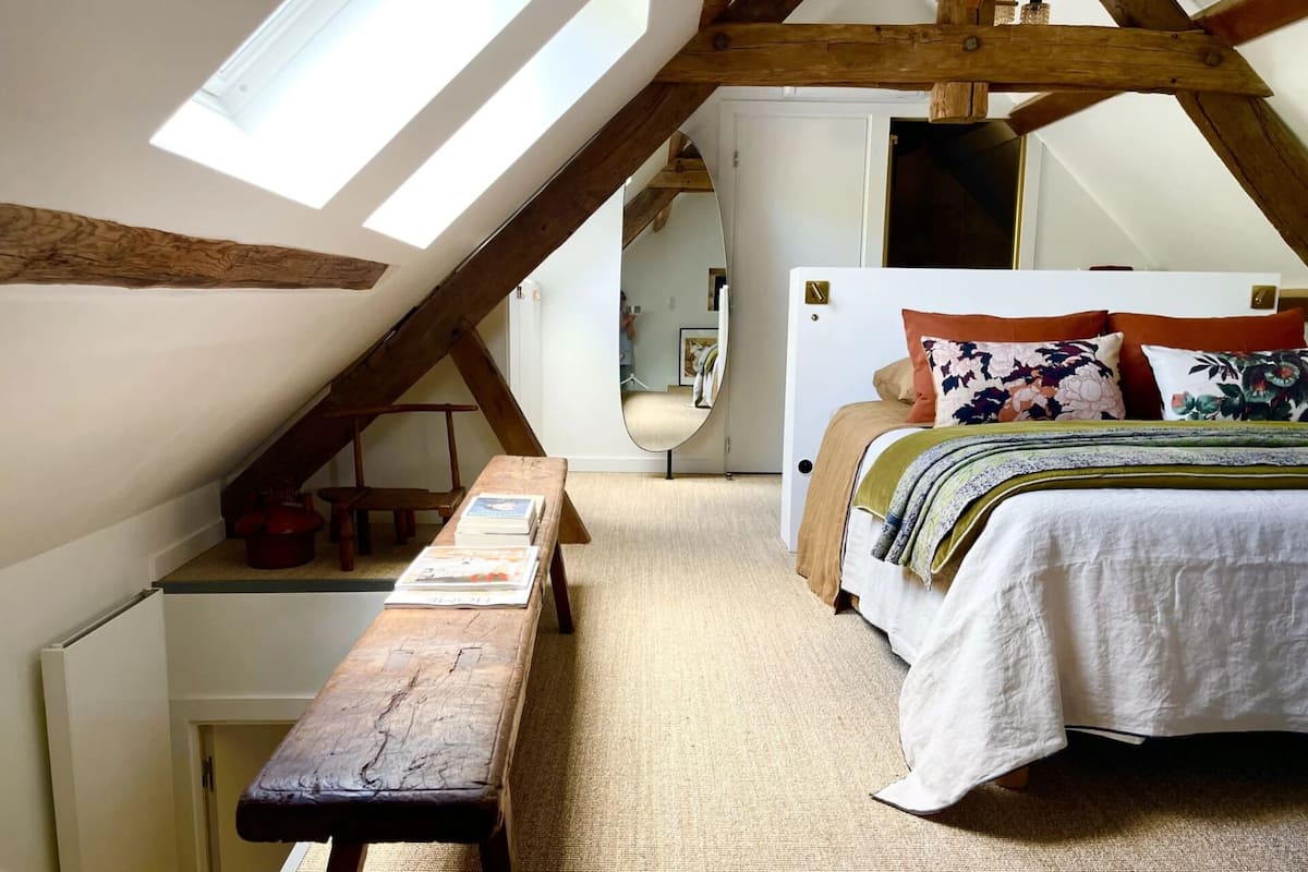 Comfort Room | Premium bedding, pillowtop beds, soundproofing, free WiFi