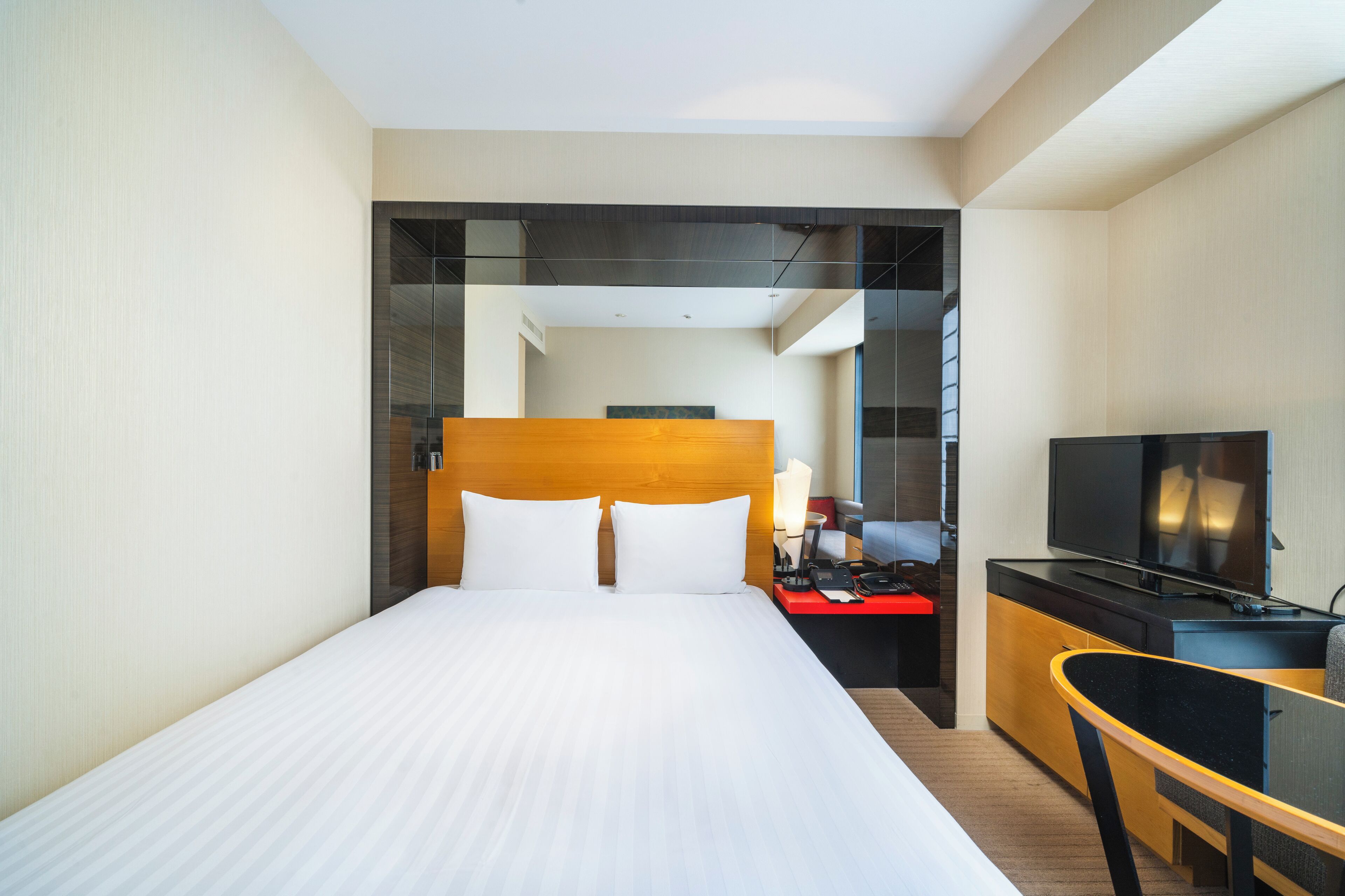 moderate queen room, non smoking | 1 bedroom, free wifi, bed sheets