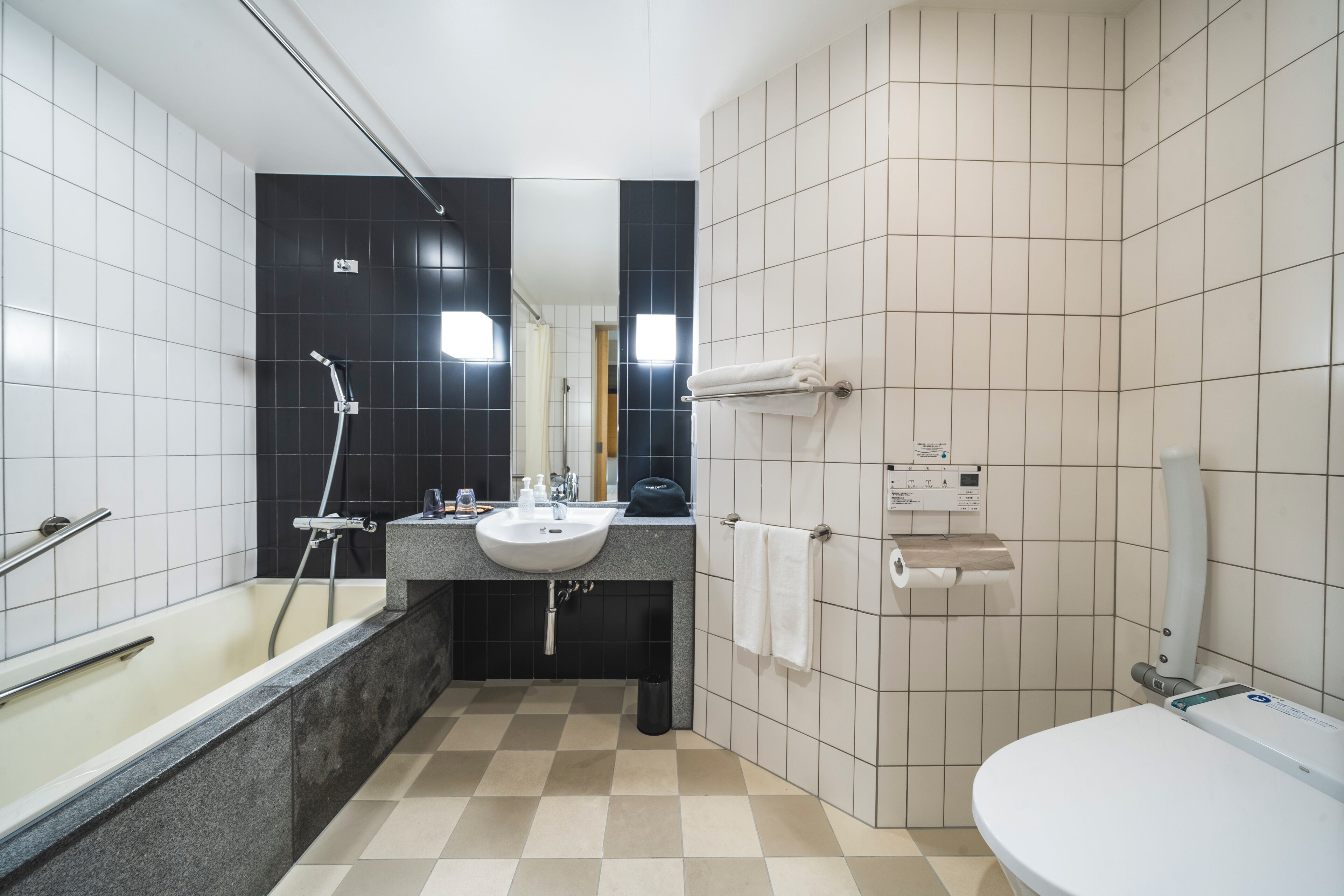 deluxe king room universal, non smoking | bathroom | combined shower/bathtub, free toiletries, hair dryer, bidet