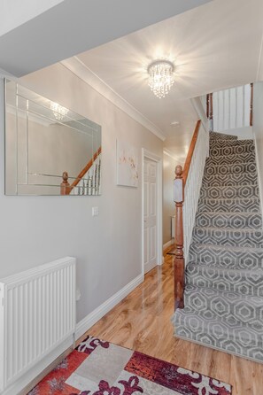 Slaapzaal, 1 slaapkamer, uitzicht op stad | Interieur