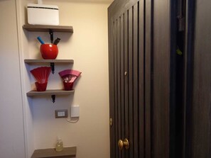 Room, 1 Bedroom | Hallway - Room-room in the Historic City Centre (Catania)