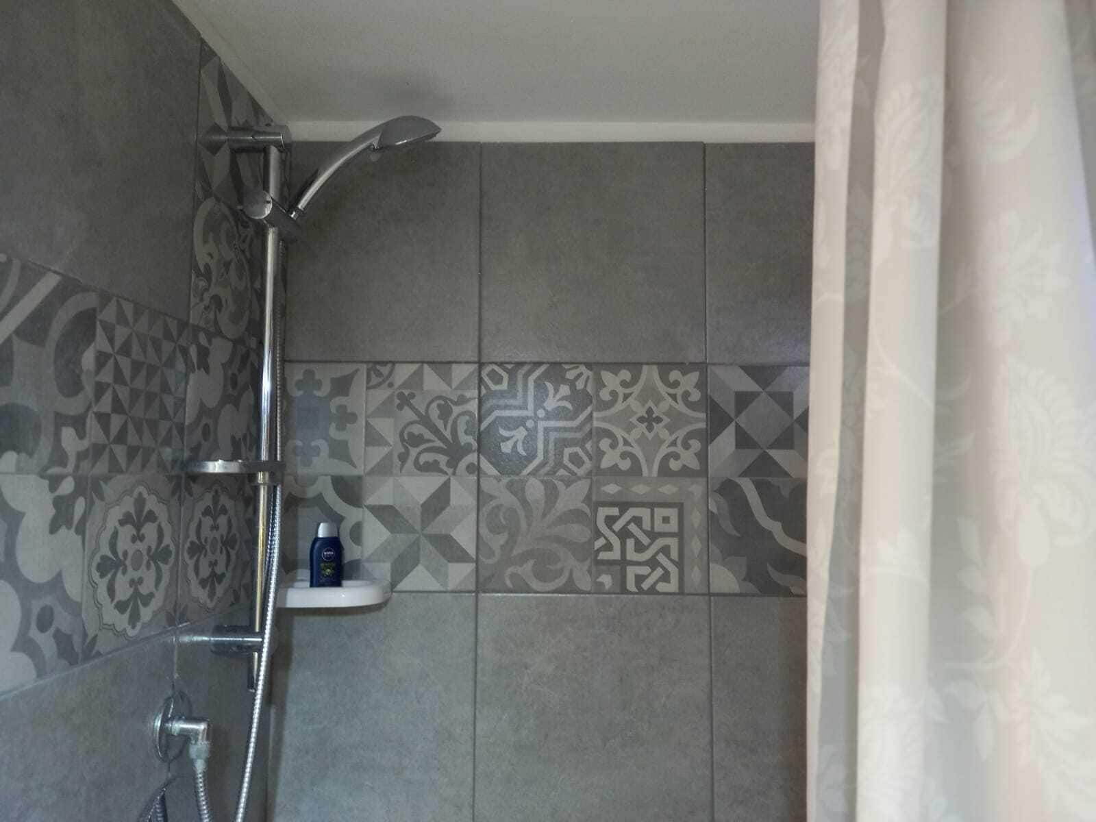 Zimmer, 1 Schlafzimmer | Dusche im Bad